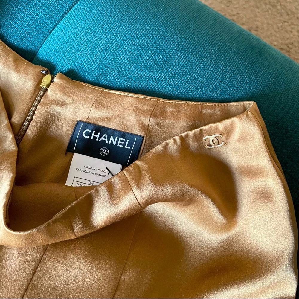 Chanel Knee-Length Silk Skirt with Interlocking CC Logo. Size 06P.
